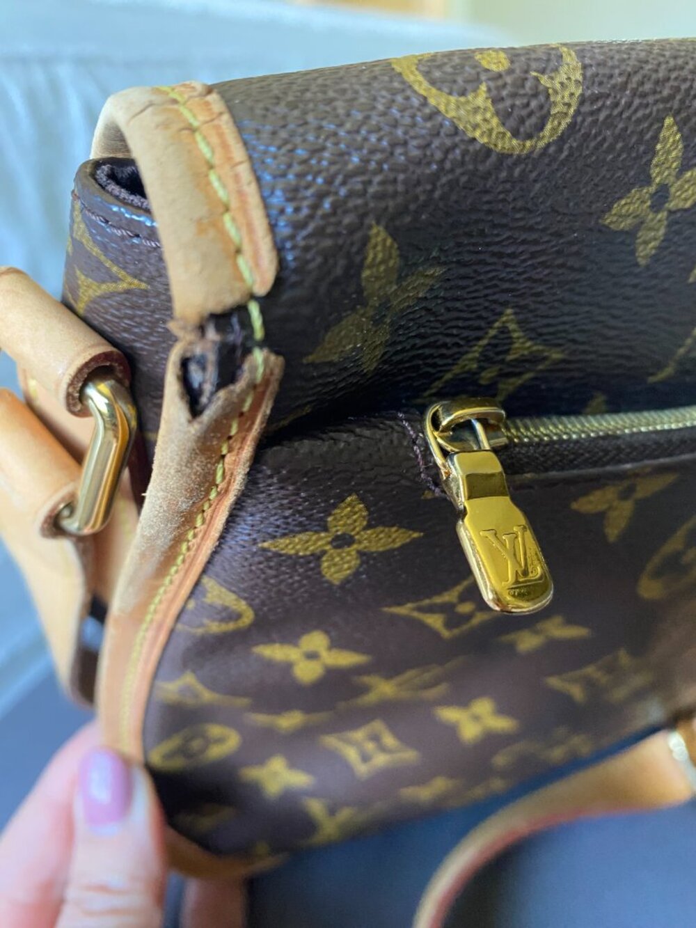 Louis Vuitton Menilmontant MM Shoulder Bag - Picture 3 of 11